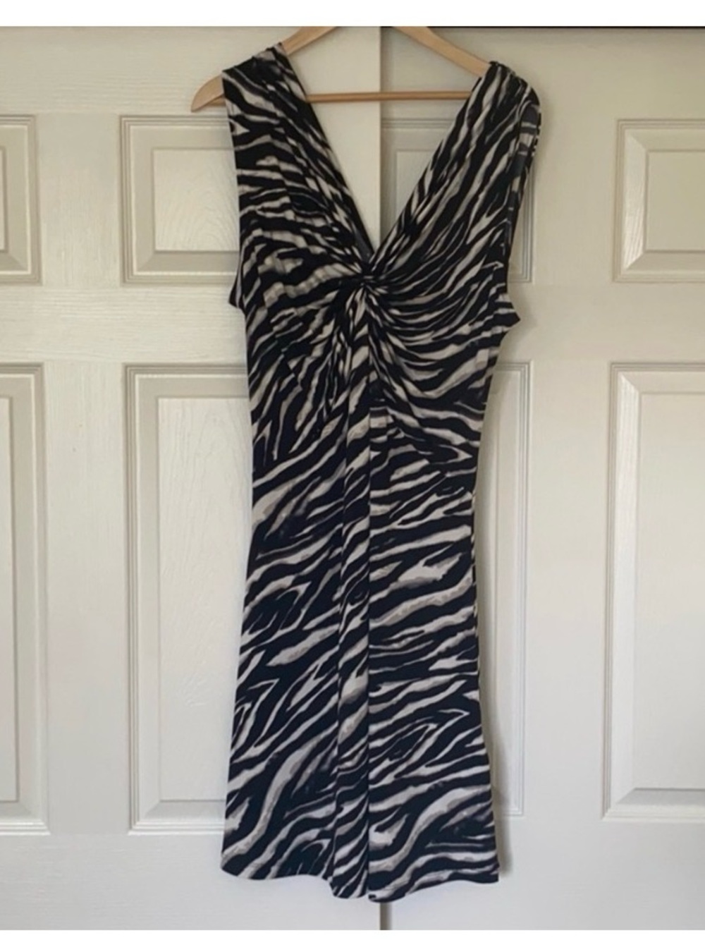 Victor Alfaro Black and White Zebra-Print Sleeveless Twist Dress. Size large